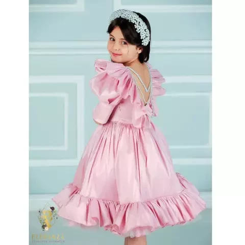 المصممة 
